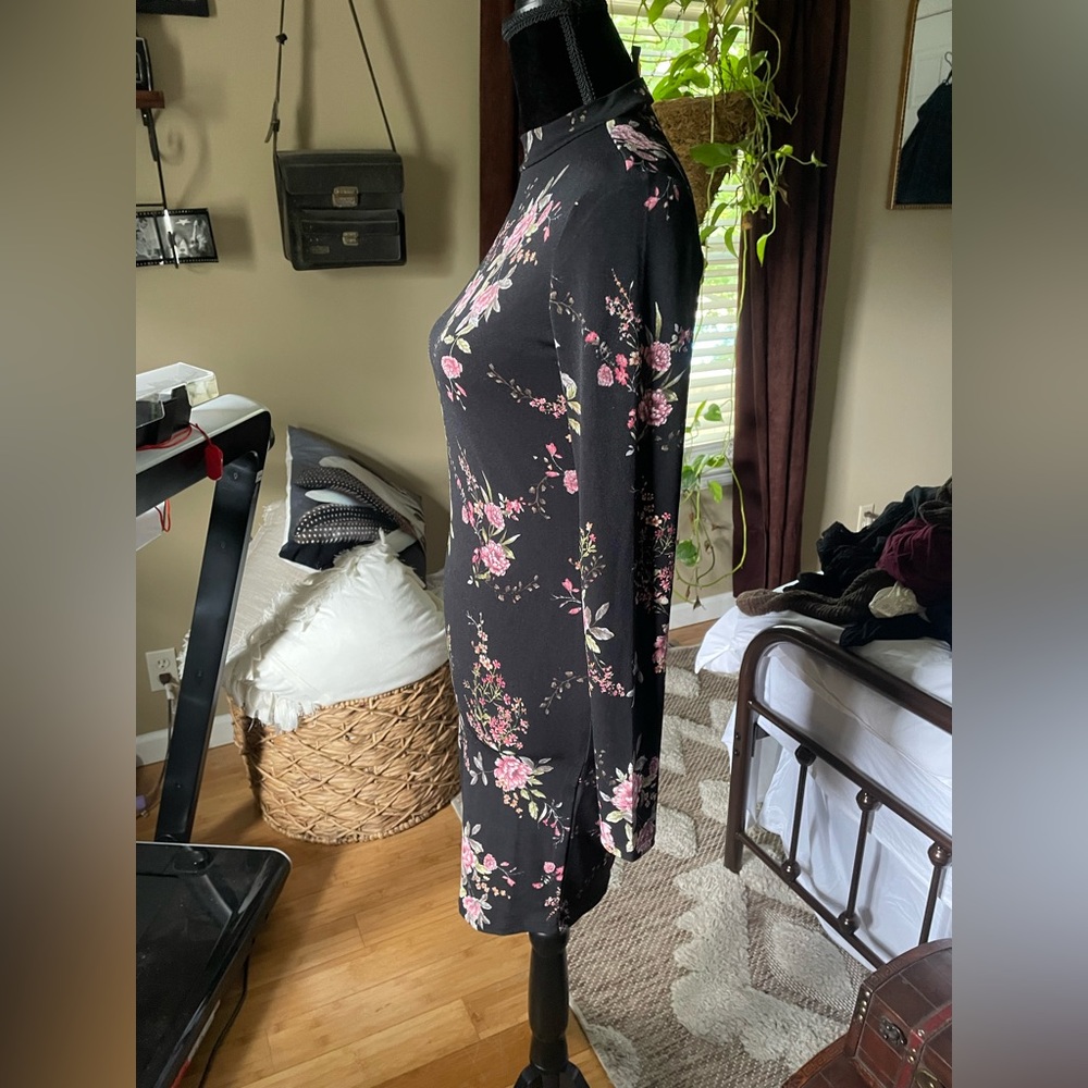 Fitting dress - Picture 2 of 6